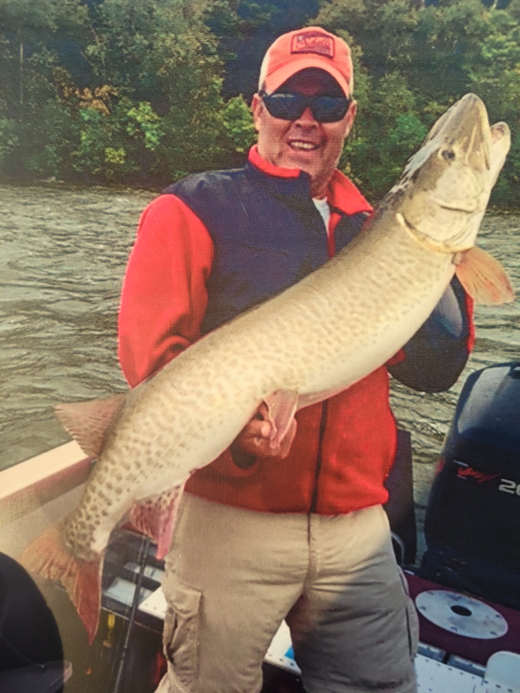 Bob Landerville musky photo